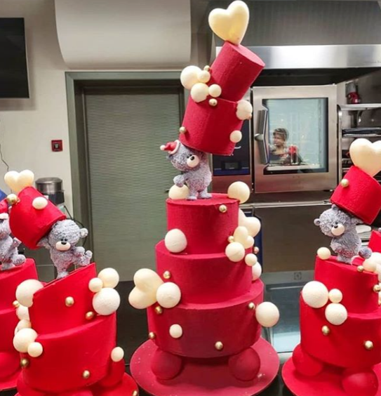 [Евгения Волошина] Торт в три яруса на шоколадных шарах (2020)